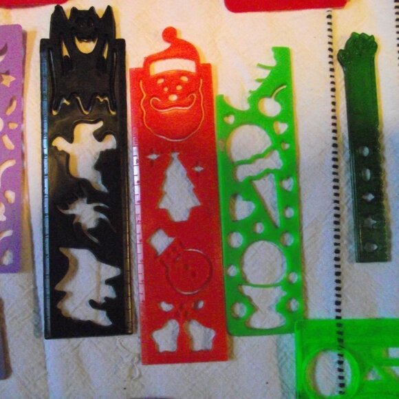 LARGE LOT OF STENCILS - Picture 11 of 15